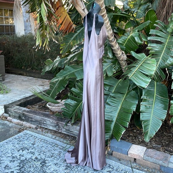 Night Way metallic silver satin gown with train - Picture 5 of 9